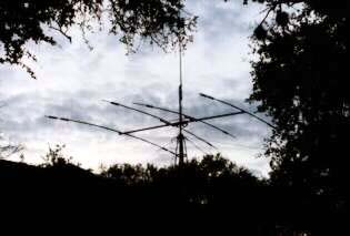 [Picture of AA5R Radio Antenna]